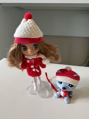 Littlest Pet Shop Blythe Doll & Pet Set in Red, Cream, Brown, Blue